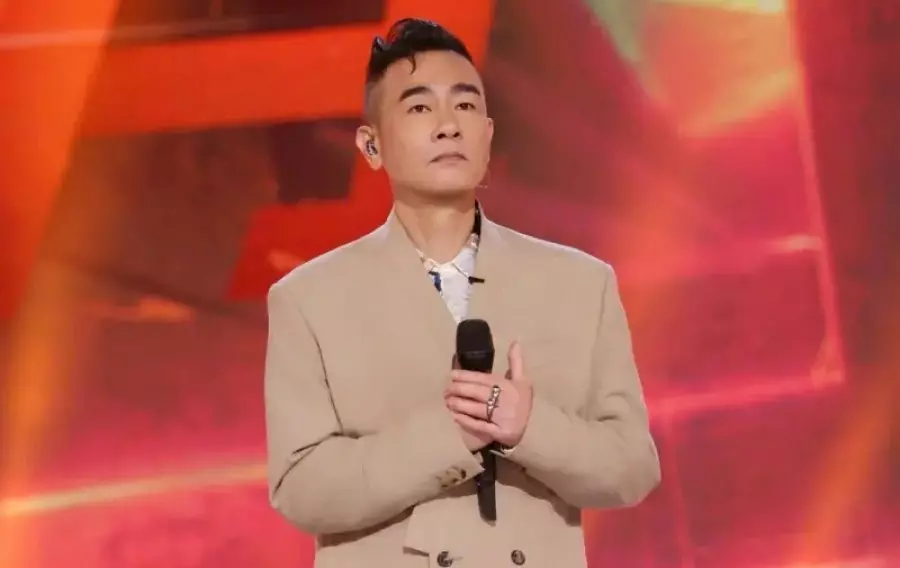 陈小春以本名出席重要会议　“真身”曝光严肃开会登热搜