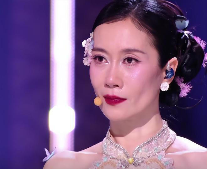 《浪姐7》一公舞台引爆热议：赵子琪、维妮娜遗憾出局，真正“皇族”强势浮现