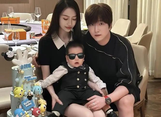 白冰风波再添争议！前合伙人接连爆料，婚姻与合作旧事引发热议